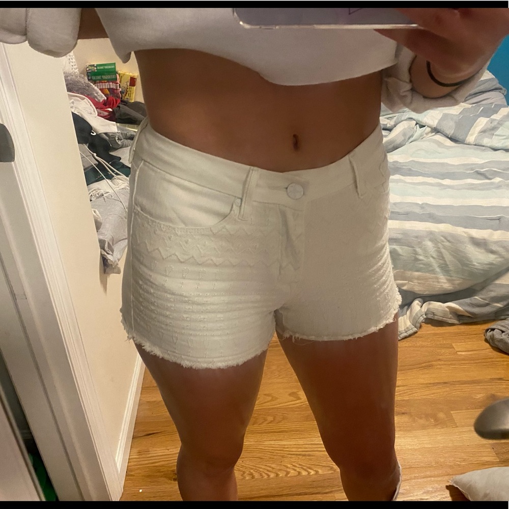 Patterned White High Rise Shorts - Picture 3 of 5